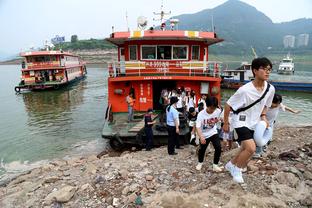 韩媒：孙兴慜等16名韩国国脚乘机前往新加坡，备战接下来的世预赛